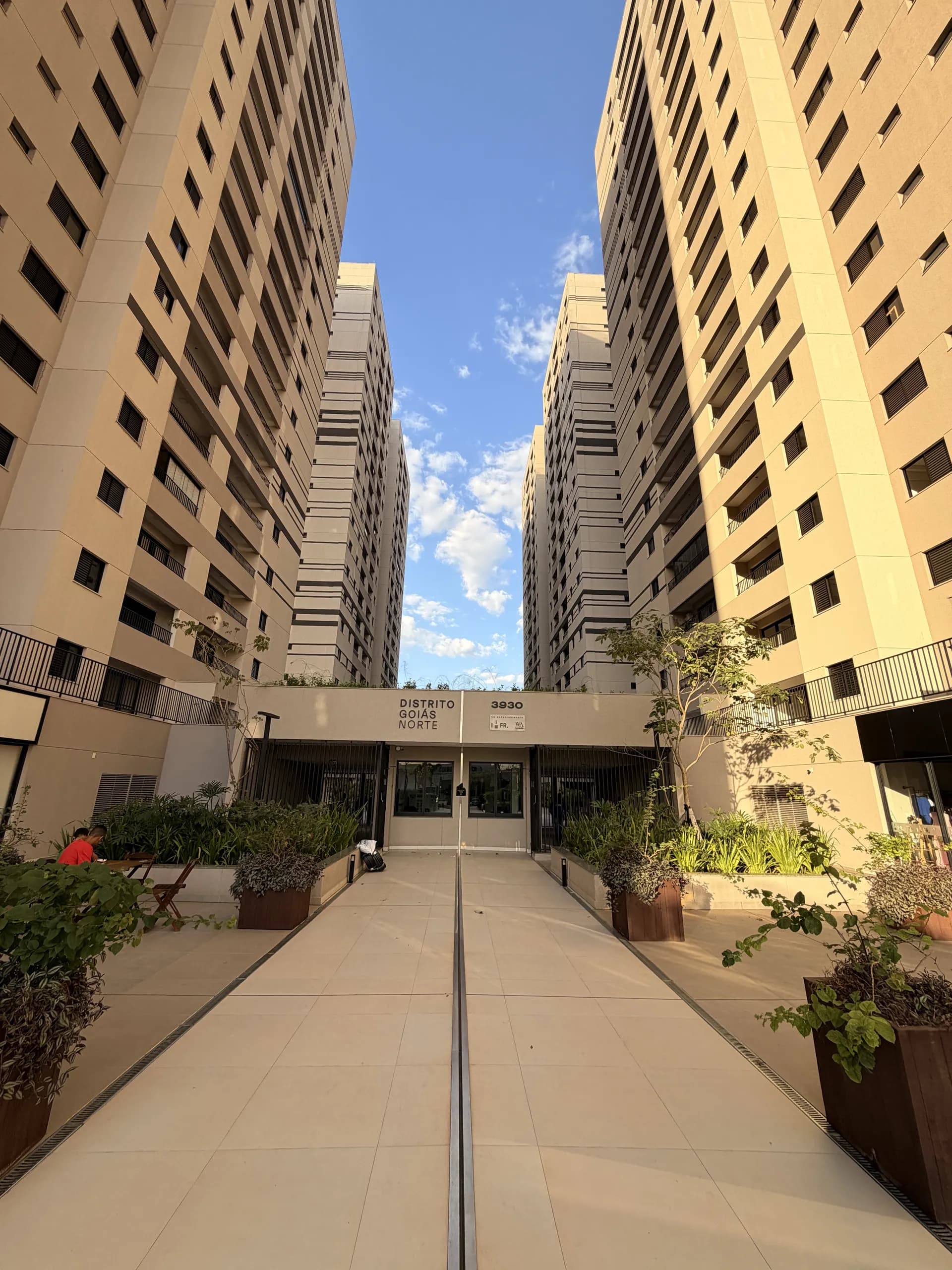 Apartamento à Venda DGN na Av. Goiás ao lado do Center Modas — foto 1